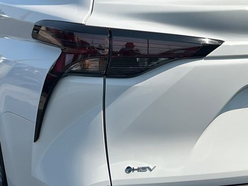 Certified 2026 Toyota Sienna LE FWD image 27
