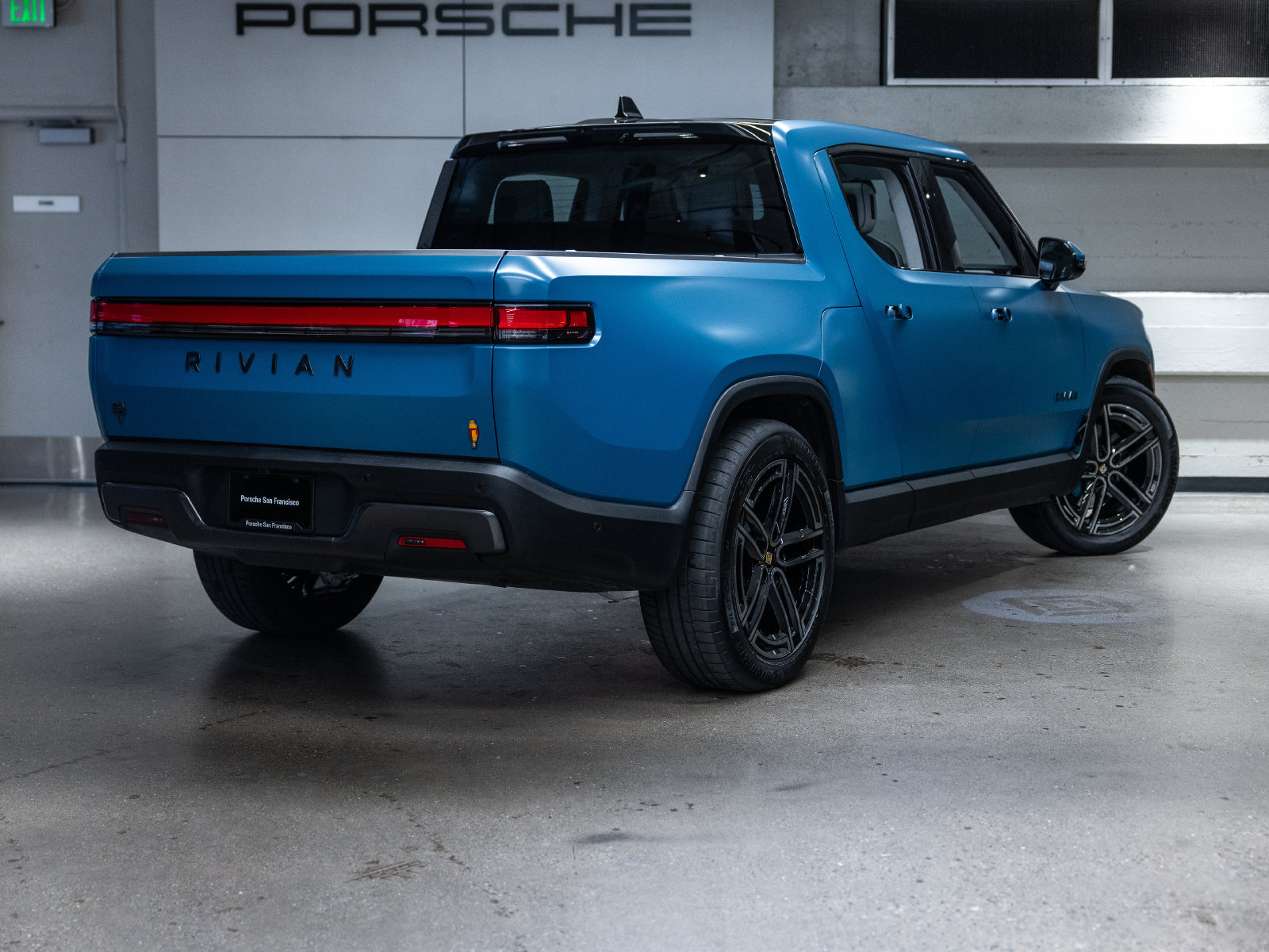 Used 2026 Rivian R1T Premium Quad AWD/4WD image 20