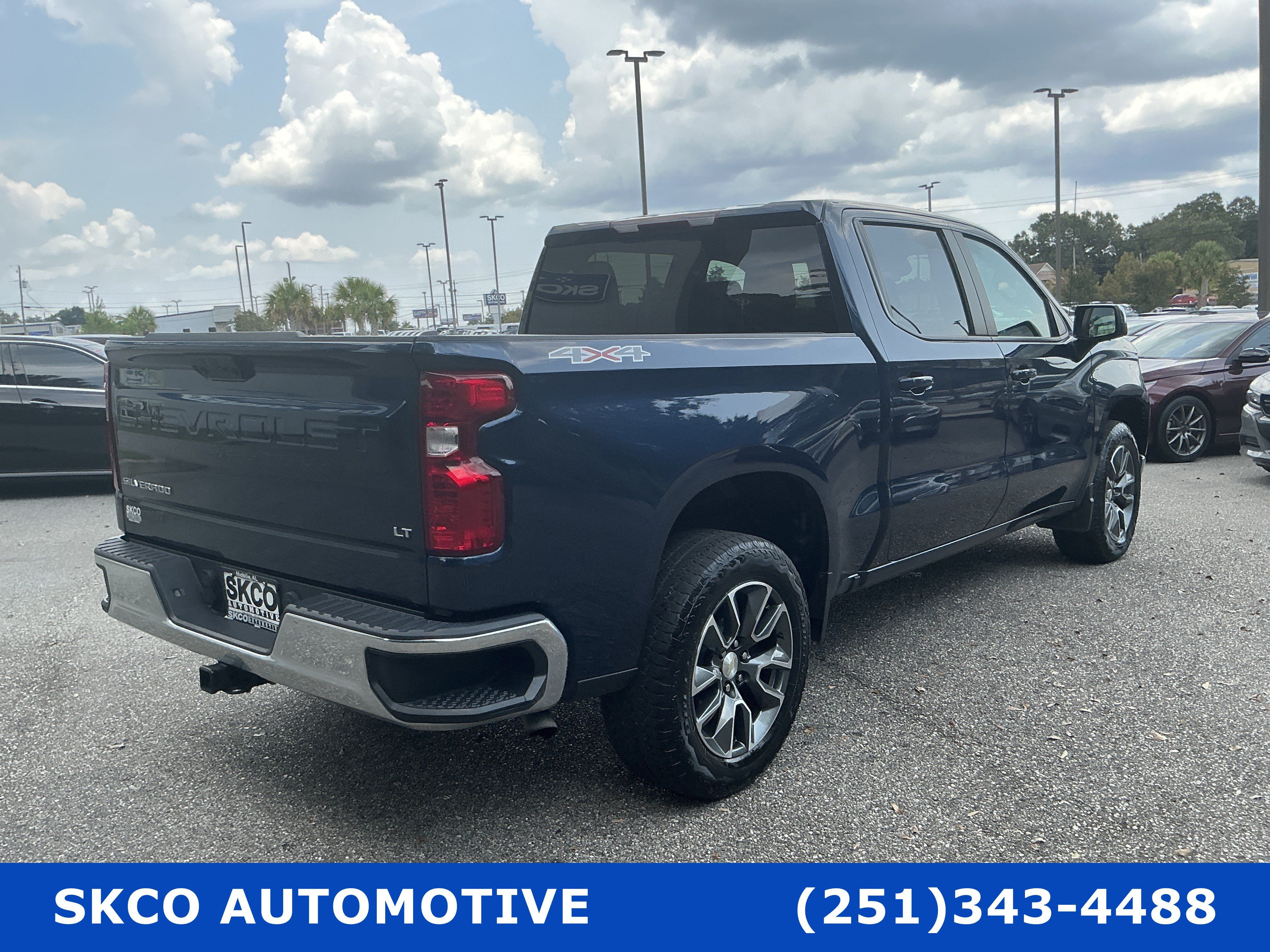Used 2023 Chevrolet Silverado 1500 LT AWD/4WD image 5