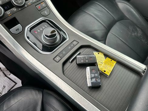 Used 2016 Land Rover Range Rover Evoque SE image 25