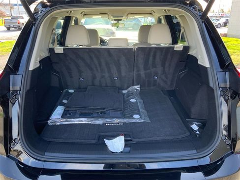 Used 2025 Nissan Rogue SV image 12