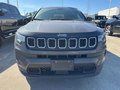 Used 2024 Jeep Compass Sport image 6