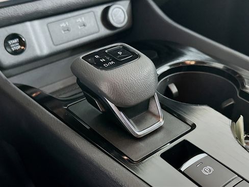 Used 2024 Nissan Rogue SV FWD image 24