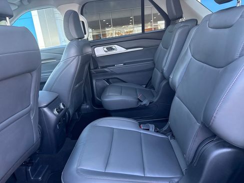 Used 2025 Ford Explorer Active w/ Active Comfort Package image 28