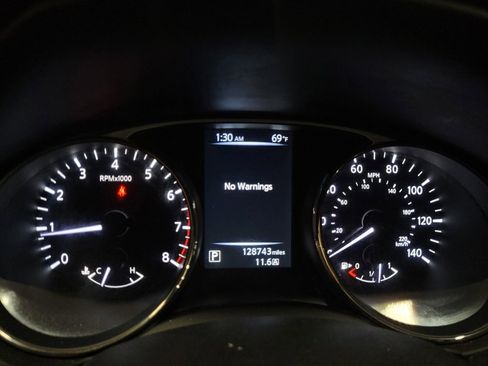 Used 2015 Nissan Rogue S AWD/4WD image 23
