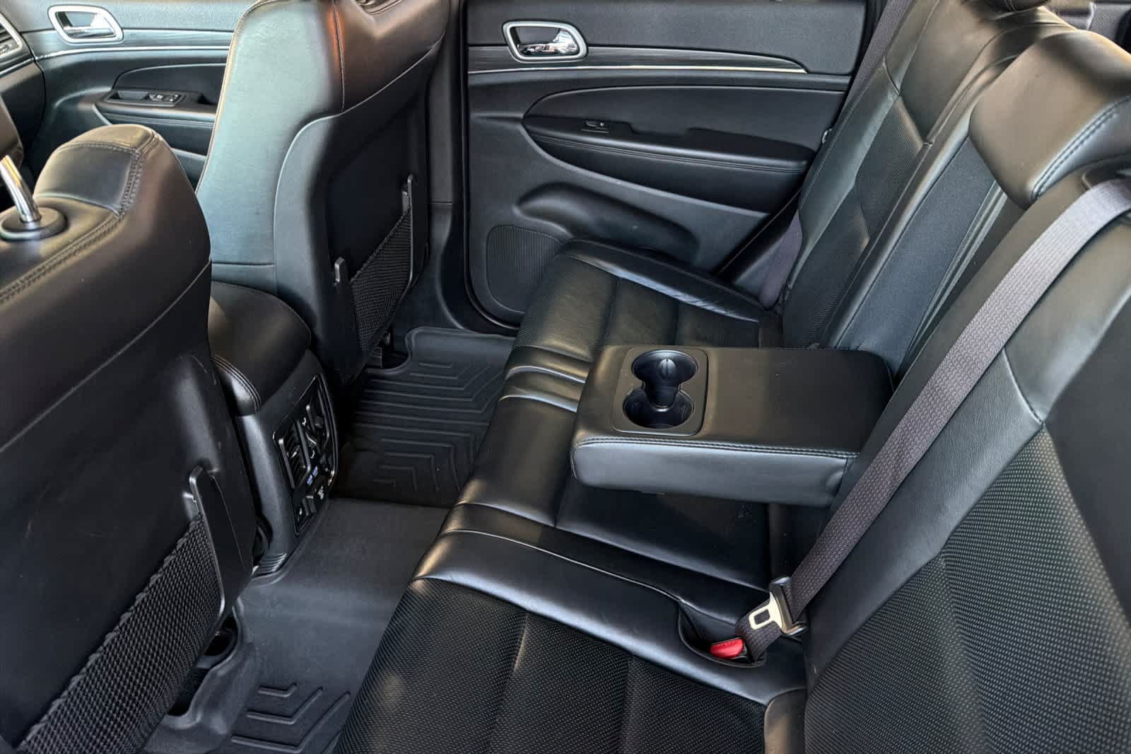 Used 2019 Jeep Grand Cherokee Limited w/ Luxury Group II AWD/4WD image 4
