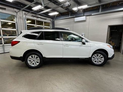 Used 2015 Subaru Outback 2.5i Premium image 6