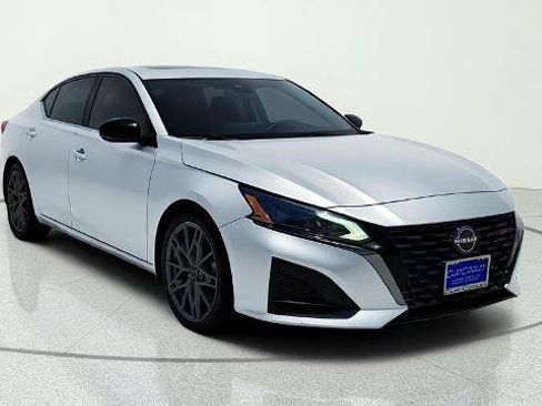 Used 2023 Nissan Altima 2.0 SR FWD image 1
