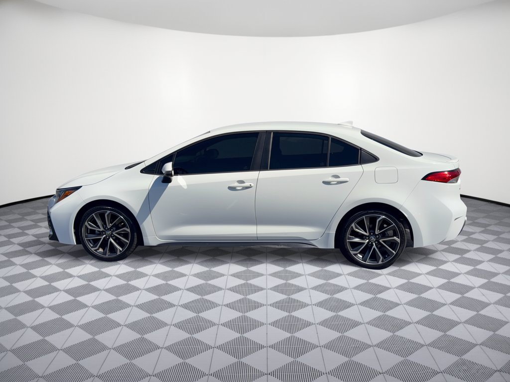 Used 2020 Toyota Corolla SE FWD image 2