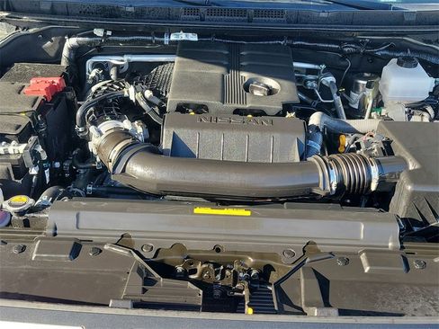 Used 2025 Nissan Frontier PRO-4X image 28