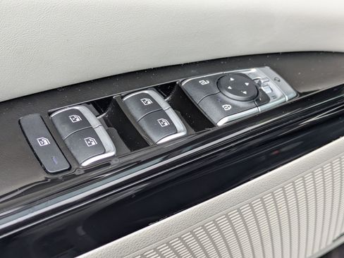 Used 2023 Kia Carnival SX Prestige FWD image 11