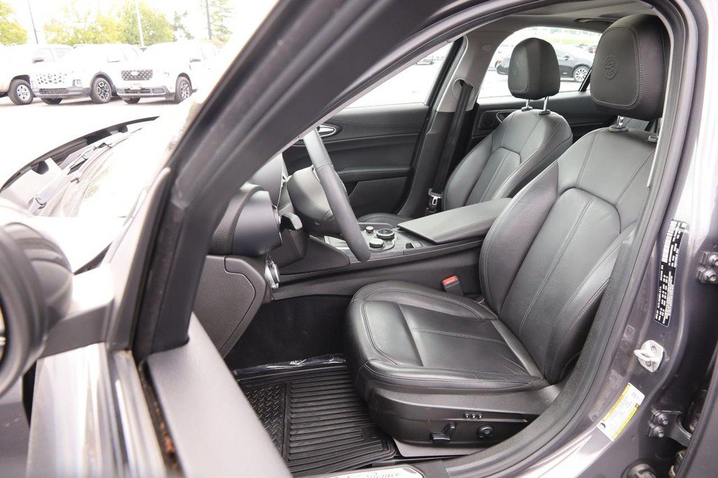 Used 2019 Alfa Romeo Giulia AWD image 9