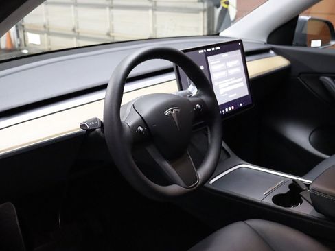 Used 2022 Tesla Model Y Long Range image 33