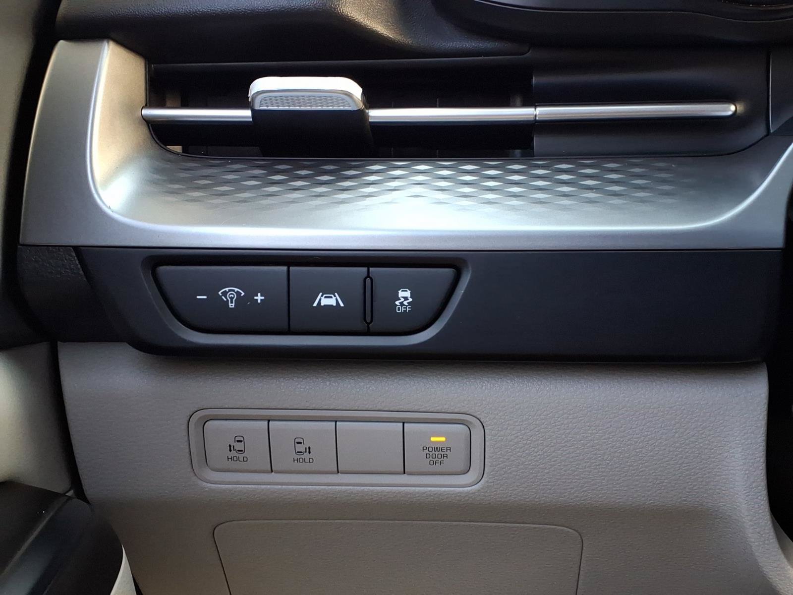 Used 2024 Kia Carnival LX FWD image 29