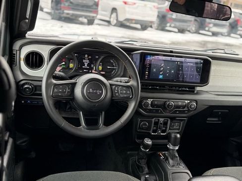 Used 2024 Jeep Wrangler Unlimited image 6