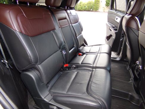 Used 2021 Ford Explorer Platinum w/ Equipment Group 601A AWD/4WD image 27