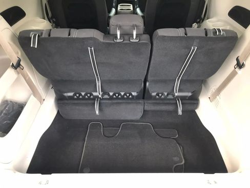 Used 2023 Chrysler Voyager LX FWD image 68