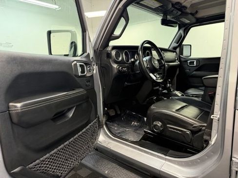 Used 2018 Jeep Wrangler Unlimited Sahara w/ Uconnect 4C Nav & Sound Group AWD/4WD image 10