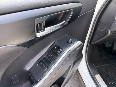 Used 2023 Toyota Highlander XLE AWD/4WD image 24