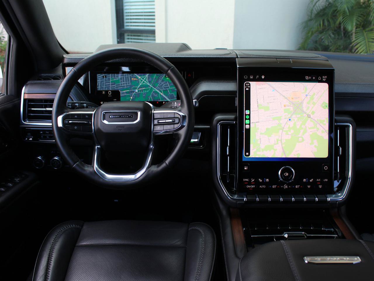 Used 2025 GMC Yukon Denali RWD image 23
