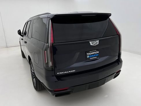 Used 2023 Cadillac Escalade ESV Sport Platinum image 8