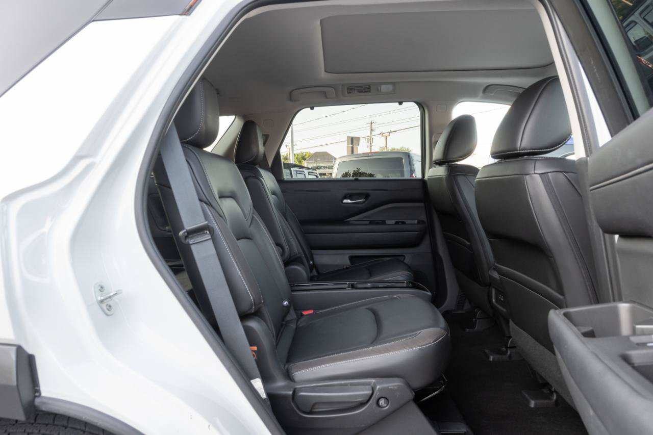 Used 2023 Nissan Pathfinder SL w/ SL Premium Package AWD/4WD image 30