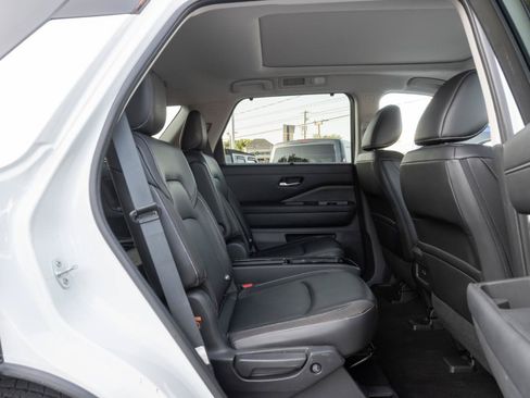 Used 2023 Nissan Pathfinder SL w/ SL Premium Package AWD/4WD image 30