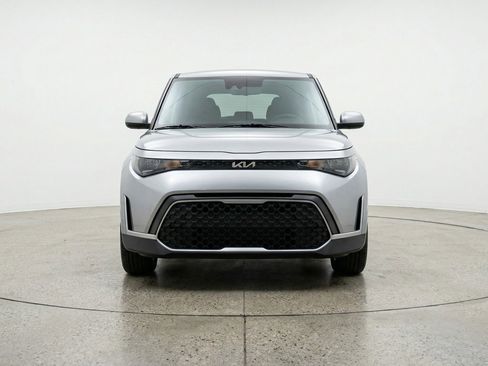 Used 2025 Kia Soul LX w/ LX Technology Package image 2