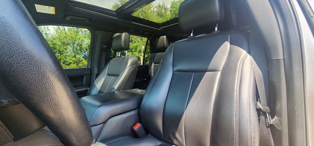 Used 2020 Ford Expedition XLT w/ Equipment Group 202A AWD/4WD image 17