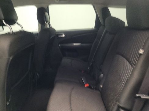 Used 2019 Dodge Journey SE w/ Premium Group image 18