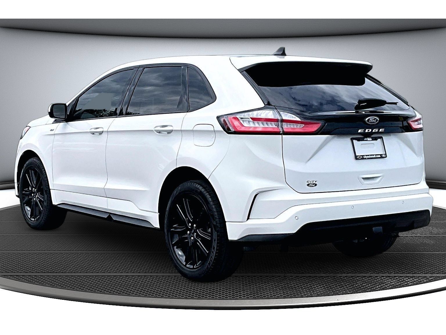 Used 2022 Ford Edge ST-Line w/ Class II Trailer Tow Package AWD/4WD image 18