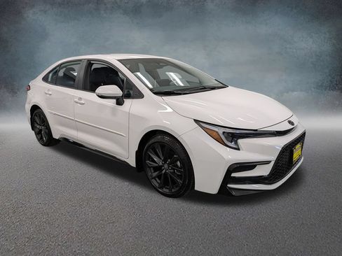 Used 2026 Toyota Corolla SE w/ SE Package FWD image 3