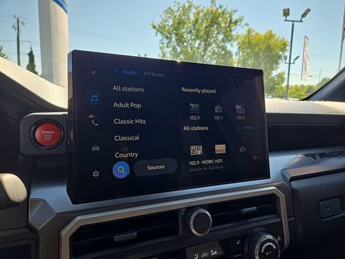 Used 2025 Toyota Tacoma TRD Sport AWD/4WD image 16