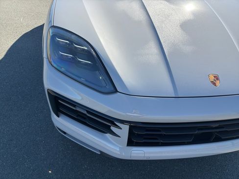 Certified 2025 Porsche Cayenne Coupe image 13