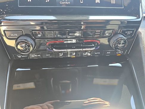 New 2025 Jeep Grand Cherokee L Altitude image 35