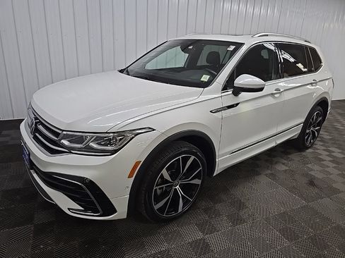 Used 2024 Volkswagen Tiguan SEL R-Line w/ MDO Package, Two-Row AWD/4WD image 9