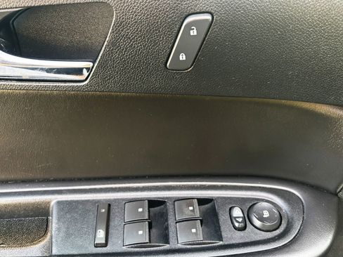 Used 2011 Chevrolet Traverse LT w/ Personal Connectivity Package AWD/4WD image 17