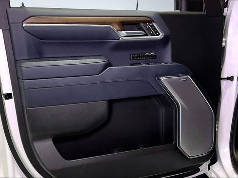 Used 2024 Chevrolet Silverado 1500 High Country image 21