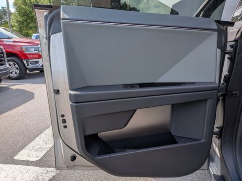 Used 2025 Tesla Cybertruck AWD Crew Cab image 26