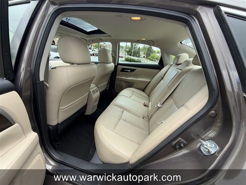 Used 2015 Nissan Altima 2.5 SL w/ Technology Package FWD image 10