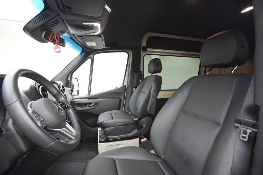 Used 2024 Mercedes-Benz Sprinter 2500 image 14