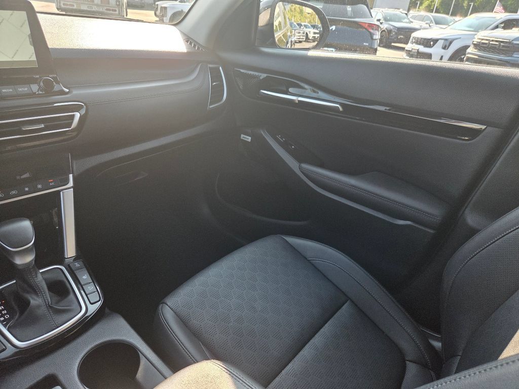 Used 2023 Kia Seltos SX w/ SX Sunroof Package AWD/4WD image 16