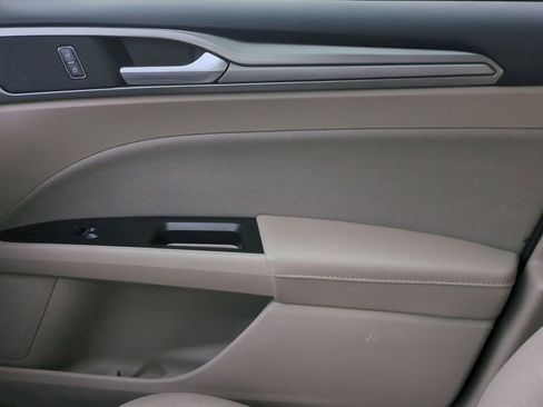 Used 2017 Ford Fusion SE image 21