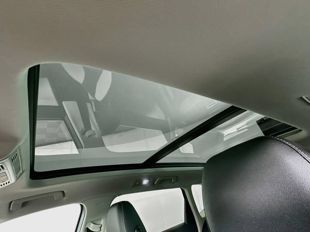Certified 2025 Volkswagen Taos SEL AWD/4WD image 22