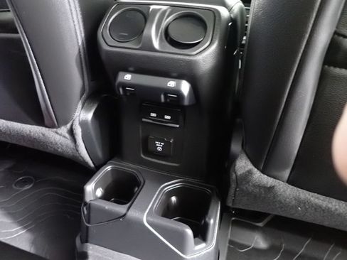 Used 2023 Jeep Gladiator Overland AWD/4WD image 36