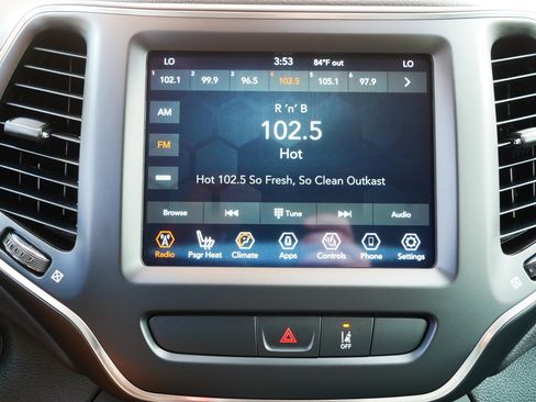 Used 2022 Jeep Cherokee Latitude Lux w/ Mopar Interior Package AWD/4WD image 22