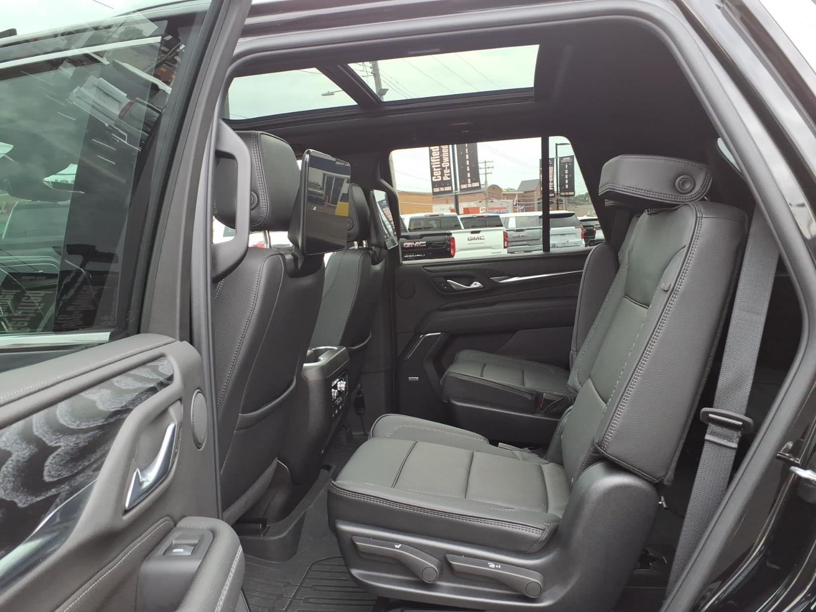 Used 2024 GMC Yukon Denali w/ Denali Reserve Package AWD/4WD image 14