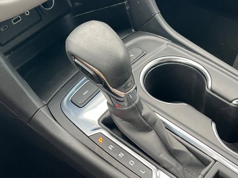 Used 2024 Chevrolet Equinox LT image 18