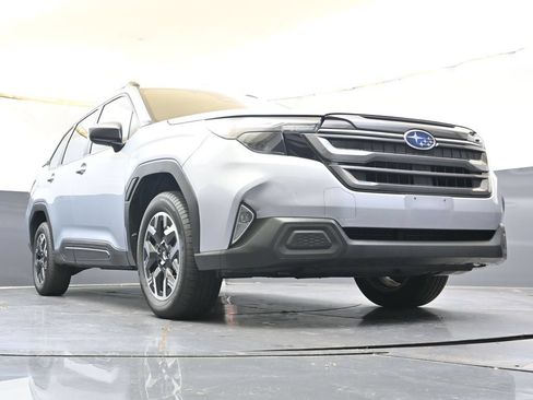 Certified 2025 Subaru Forester Premium AWD/4WD image 35