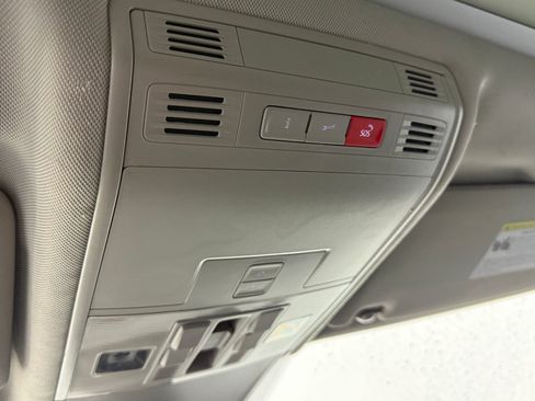 Used 2018 Volkswagen Tiguan SEL Premium image 29